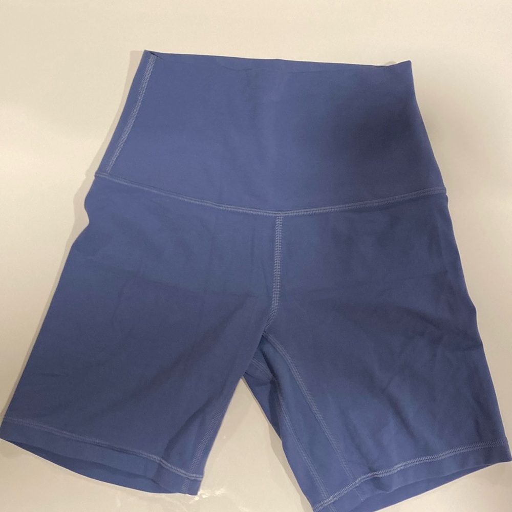 Lululemon High Rise 8in short size 2